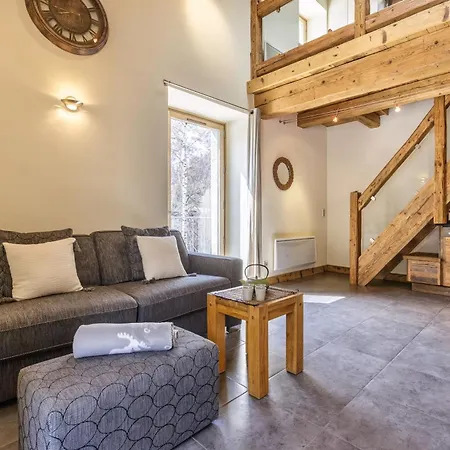Arsene 6 Chalet-style Near Sleeps 6 - Happy Apartment