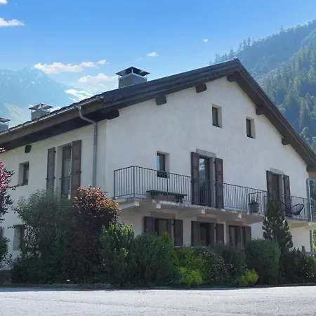 Arsene 6 Chalet-style Near Sleeps 6 - Happy Apartment
